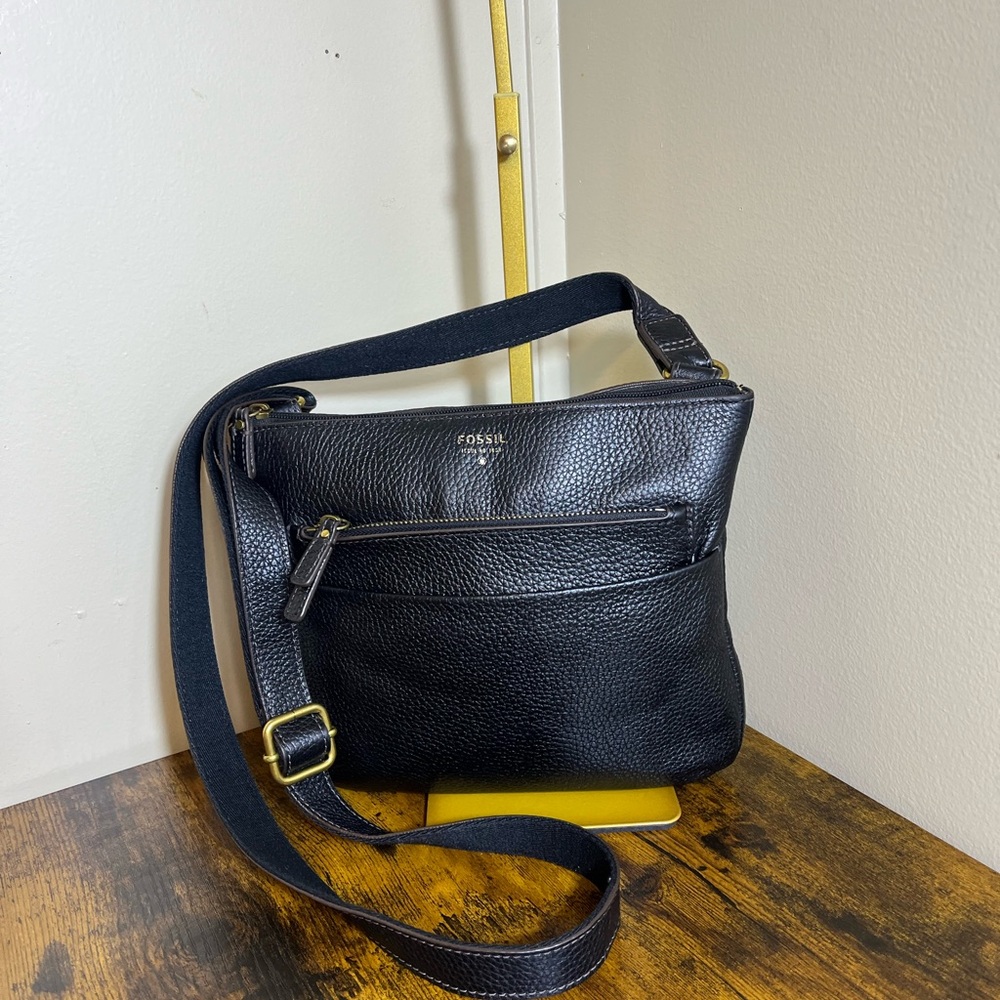 Fossil Black Pebbled Leather Crossbody with Gold Hardware